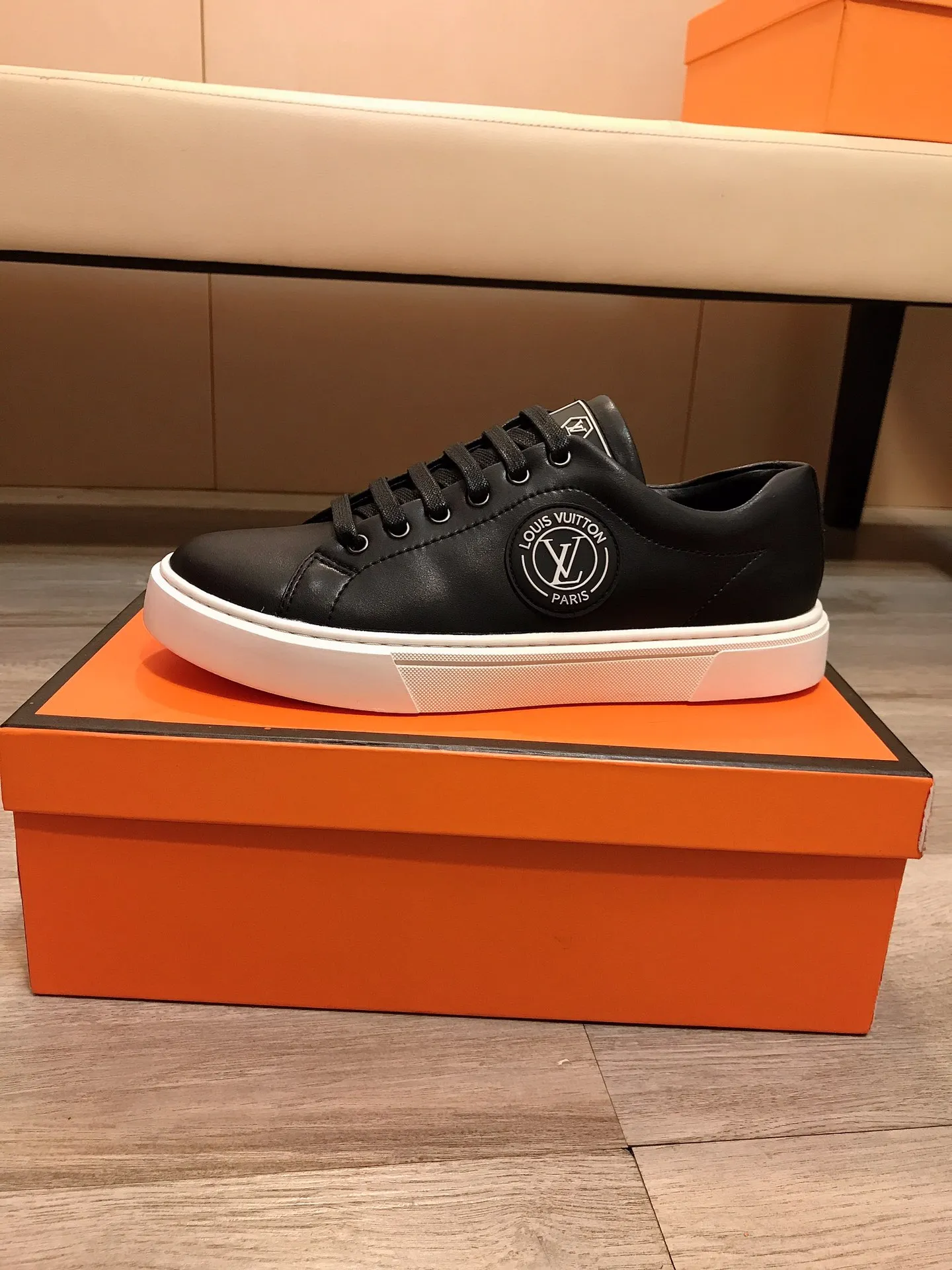 Factory price P360 👟👟💥【LV Louis Vuitton】The latest trendy casual shoes for men, made of imported cowhide with brand logo, genuine leather lining, rubber outsole that is wear-resistant and non-slip, high-level version, perfect on-foot effect, and exquisite workmanship. Code number: 38-44